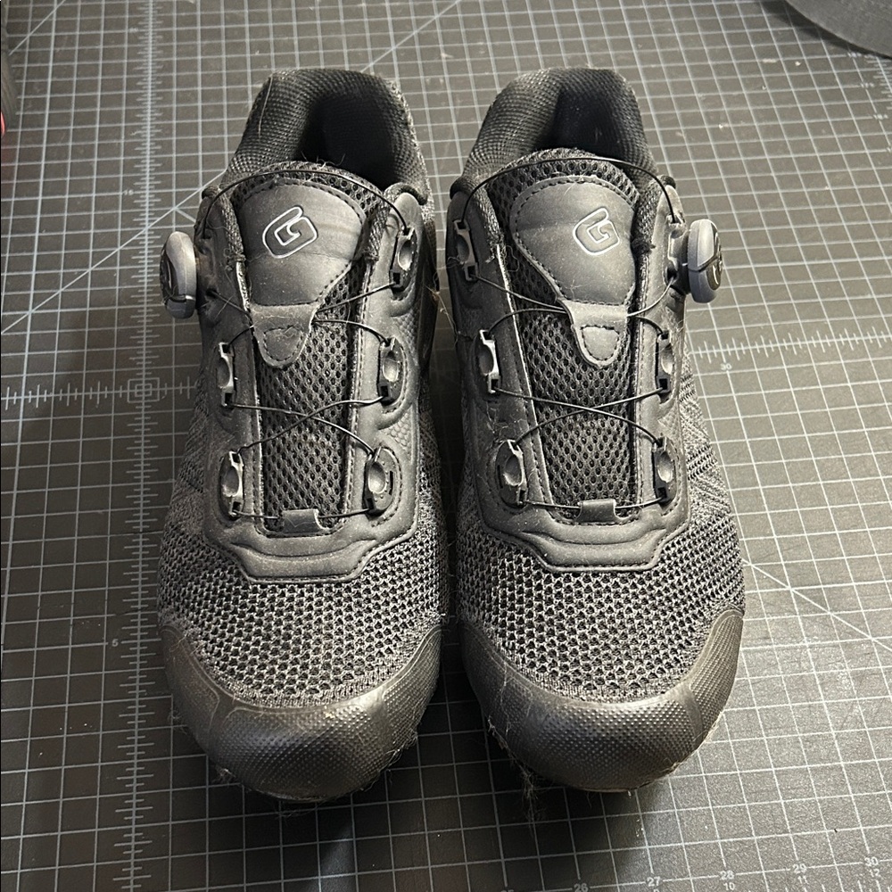 Gavin Black cycling Shoes with Dial Closure